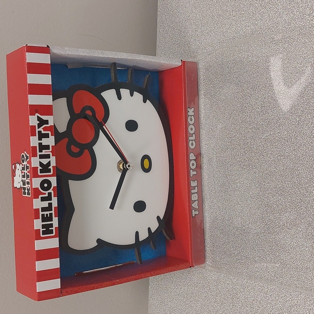 Hello Kitty Sanrio Table Top Clock Small - Picture 2 of 12
